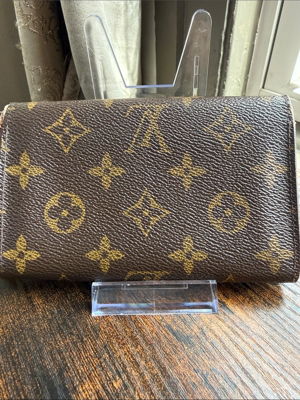 Louis Vuitton Brown Monogram Canvas Men's Wallet with Gold Accents - Picture 5 of 7